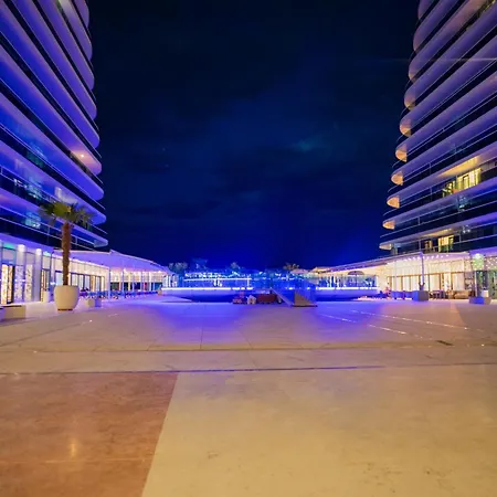 White Titanic Sea View Apartment *