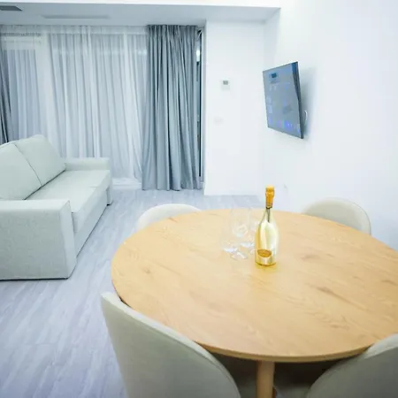 Apartment White Titanic Sea View Năvodari