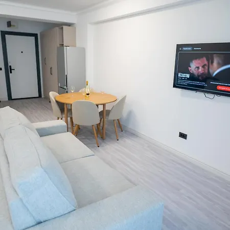 White Titanic Sea View Apartman