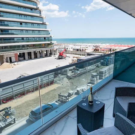 White Titanic Sea View Apartman