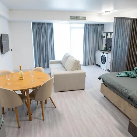 White Titanic Sea View Apartman Năvodari