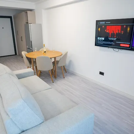 White Titanic Sea View Apartman Năvodari