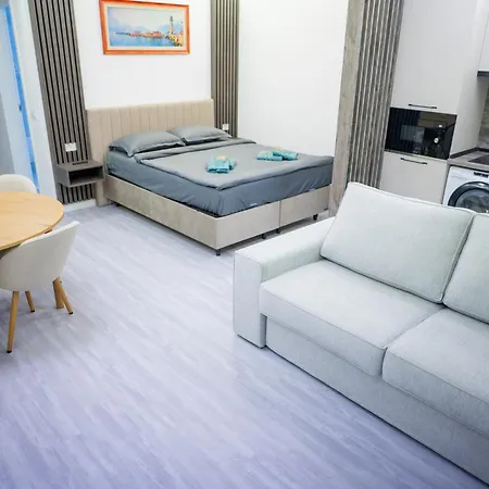 White Titanic Sea View *